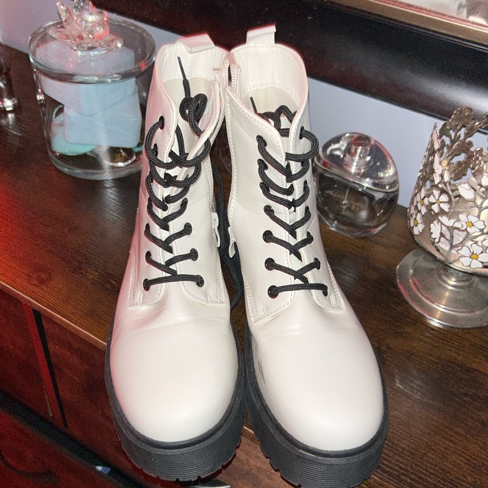 White boots🤍